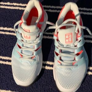 Women’s Nike shoe.  Size 7.5